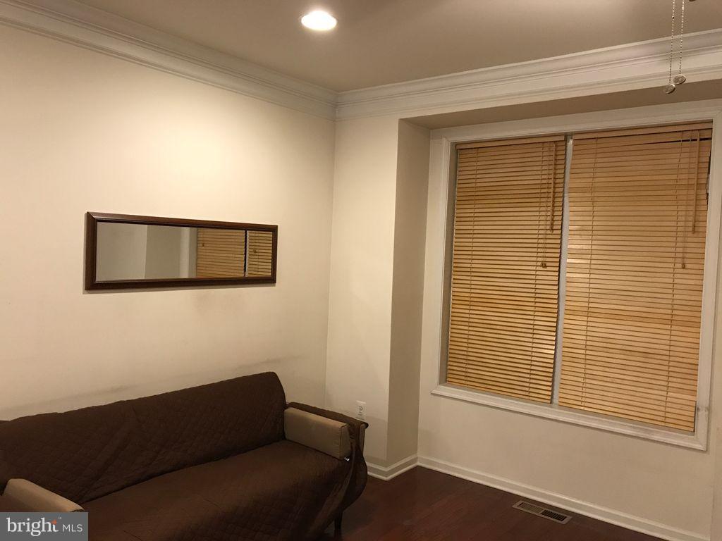 LOUDOUN VALLEY ESTATES 2 - Residential Lease