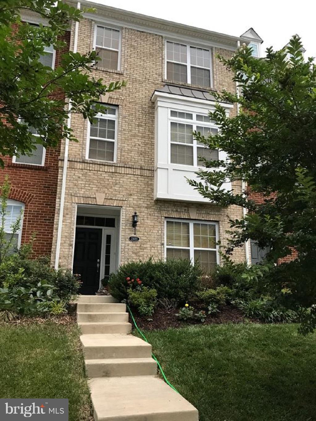 LOUDOUN VALLEY ESTATES 2 - Residential Lease