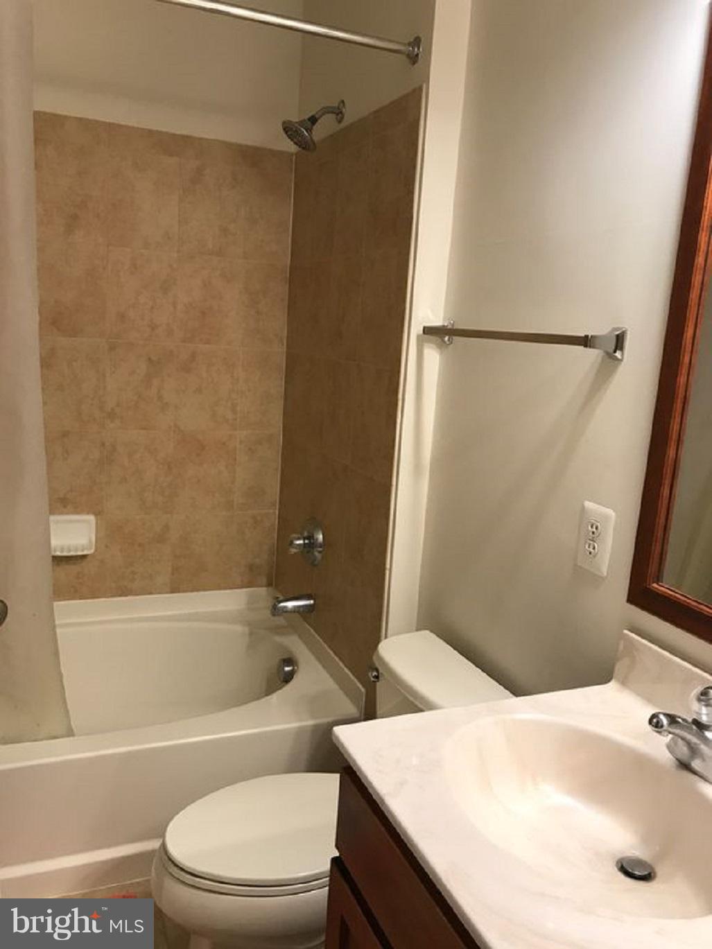 LOUDOUN VALLEY ESTATES 2 - Residential Lease