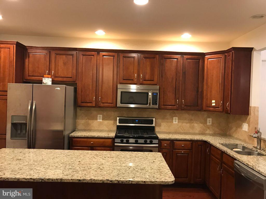 LOUDOUN VALLEY ESTATES 2 - Residential Lease