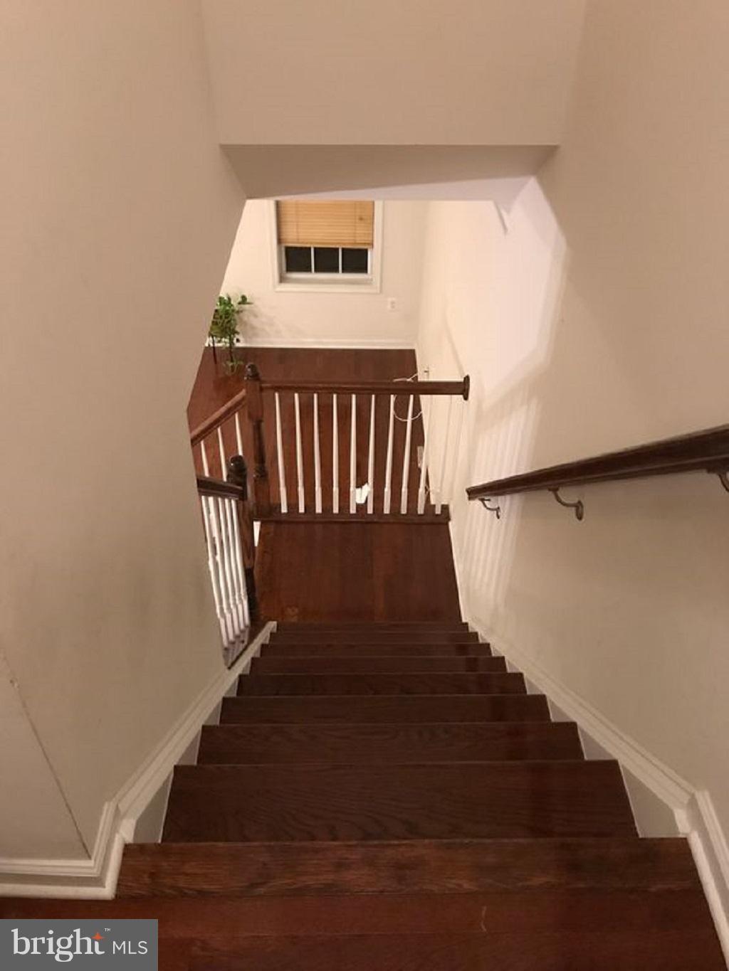 LOUDOUN VALLEY ESTATES 2 - Residential Lease