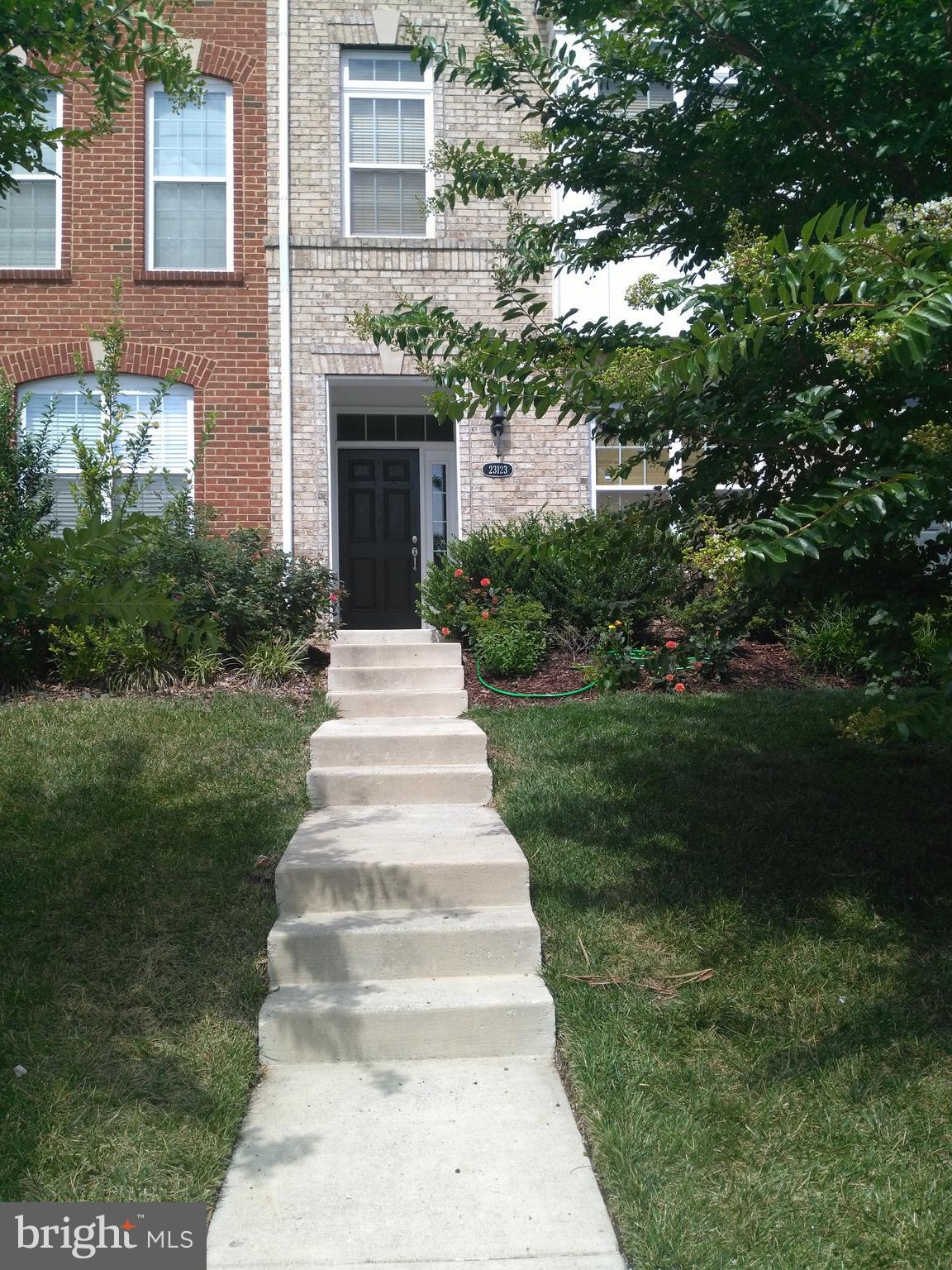 LOUDOUN VALLEY ESTATES 2 - Residential Lease