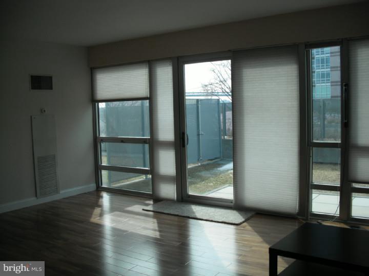 WATERFRONT SQUARE - Residential