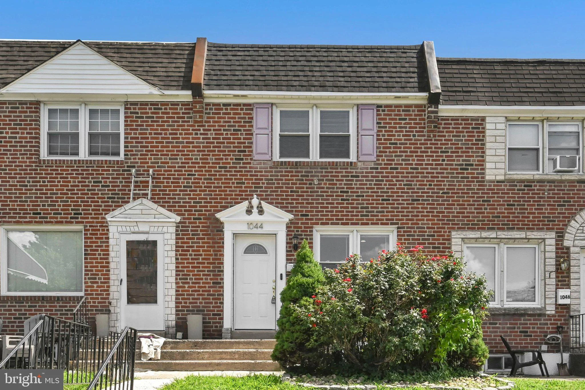 1044 E Academy Avenue