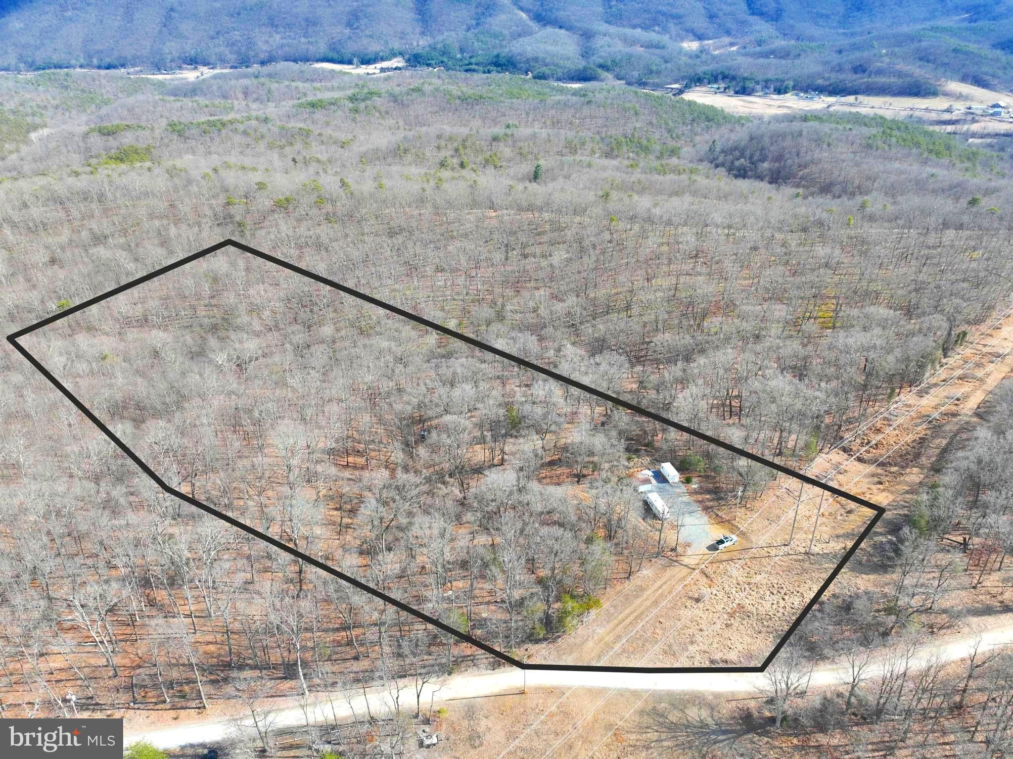 CABIN ON THE MOUNTAIN - Land