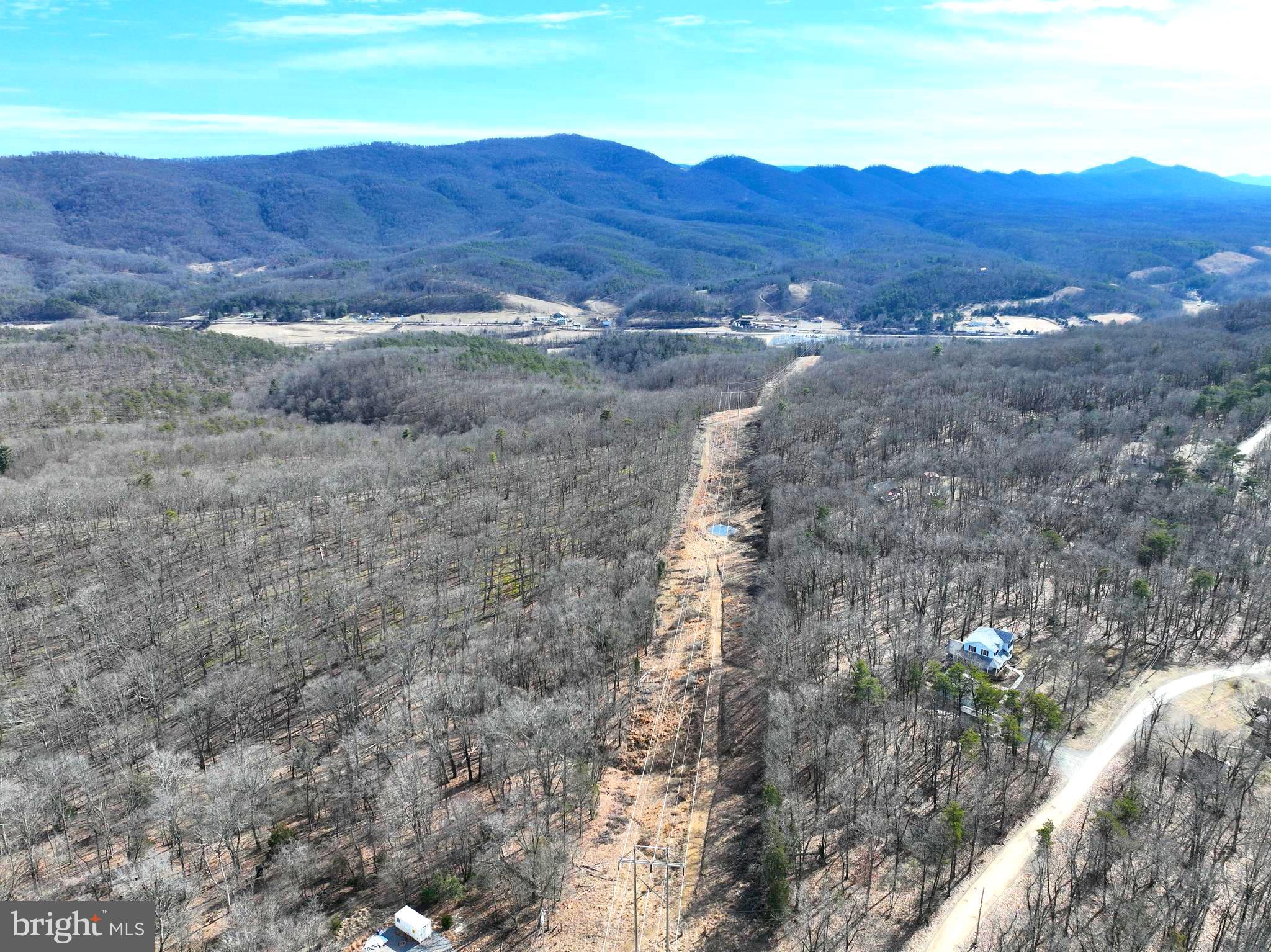 CABIN ON THE MOUNTAIN - Land