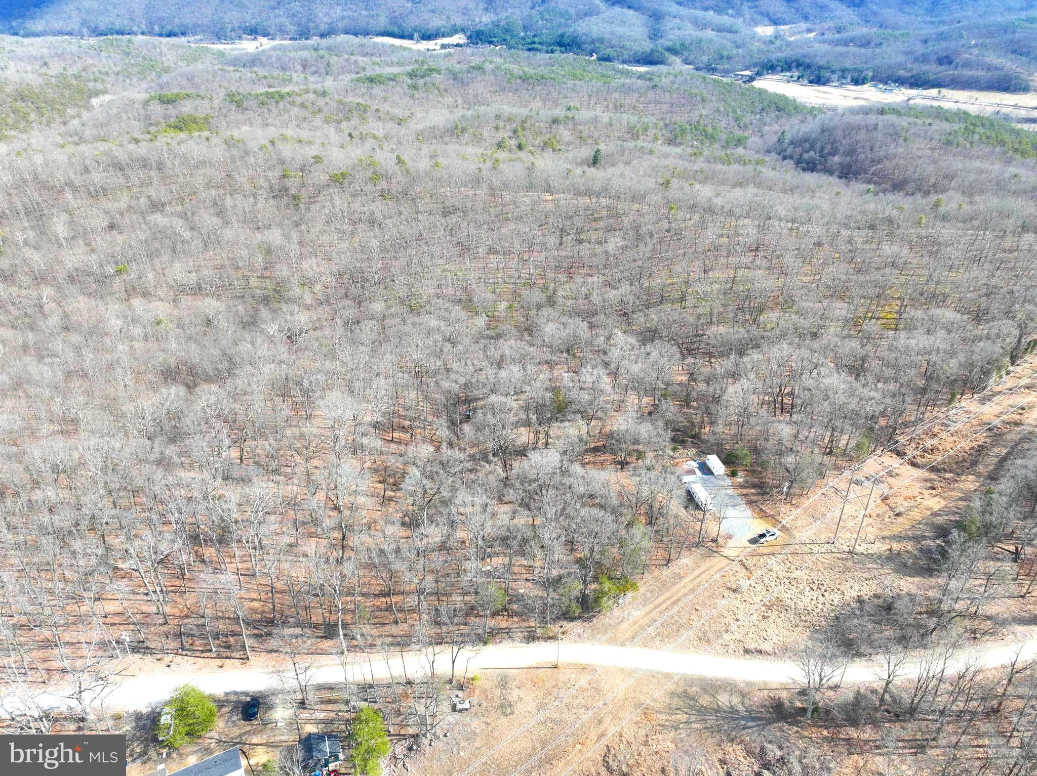 CABIN ON THE MOUNTAIN - Land