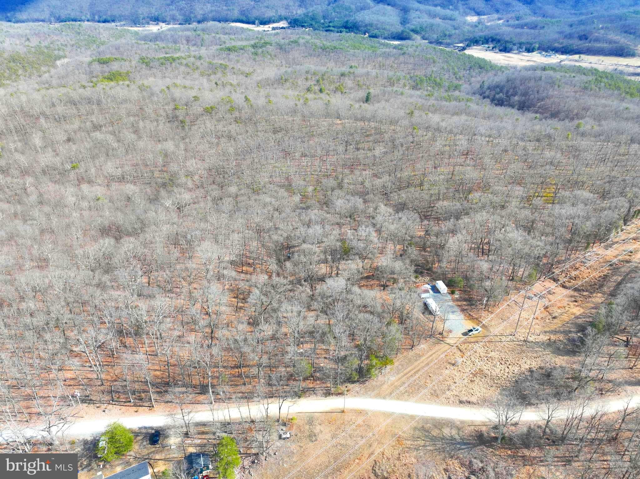 CABIN ON THE MOUNTAIN - Land