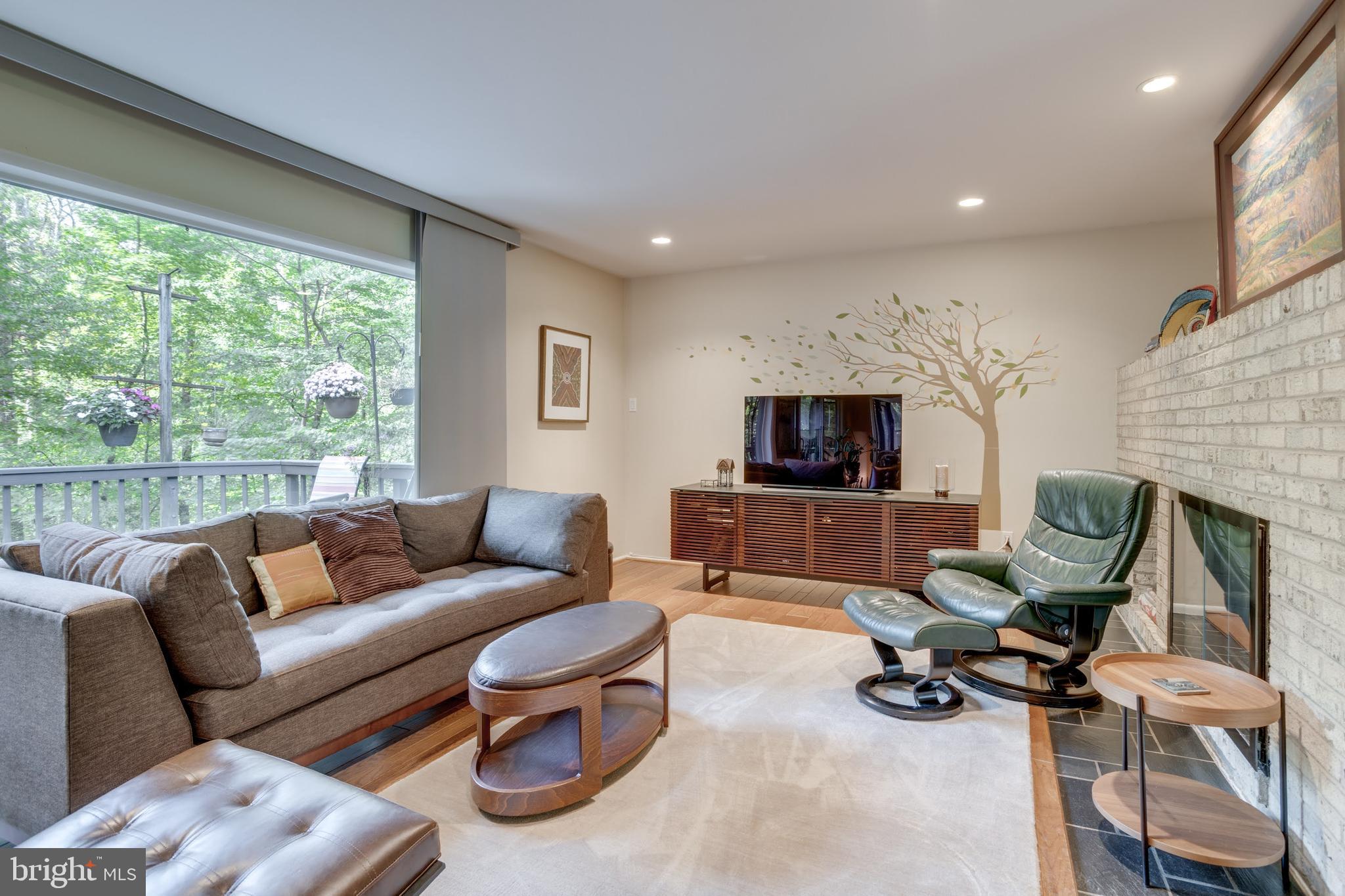 4216 ELIZABETH LANE
