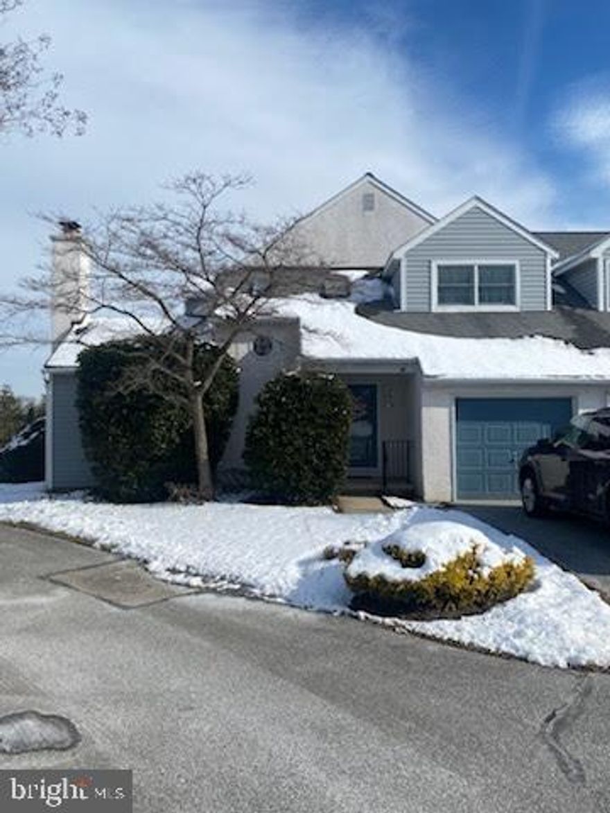 End Unit in Hunters Run Community of Newtown Square. Main level with tile and hardwood floors with tons of natural light. Living Room with fireplace, Formal Dining Room with sliders to deck, Eat in Kitchen with breakfast area with access to deck.  Den with fireplace.  Second floor has loft area with skylights. 3 Bedrooms, 2 full bathrooms and laundry. Lower level features walk out to back patio. Attached  garage with driveway. Call to Show ...Don't let this one pass you by.