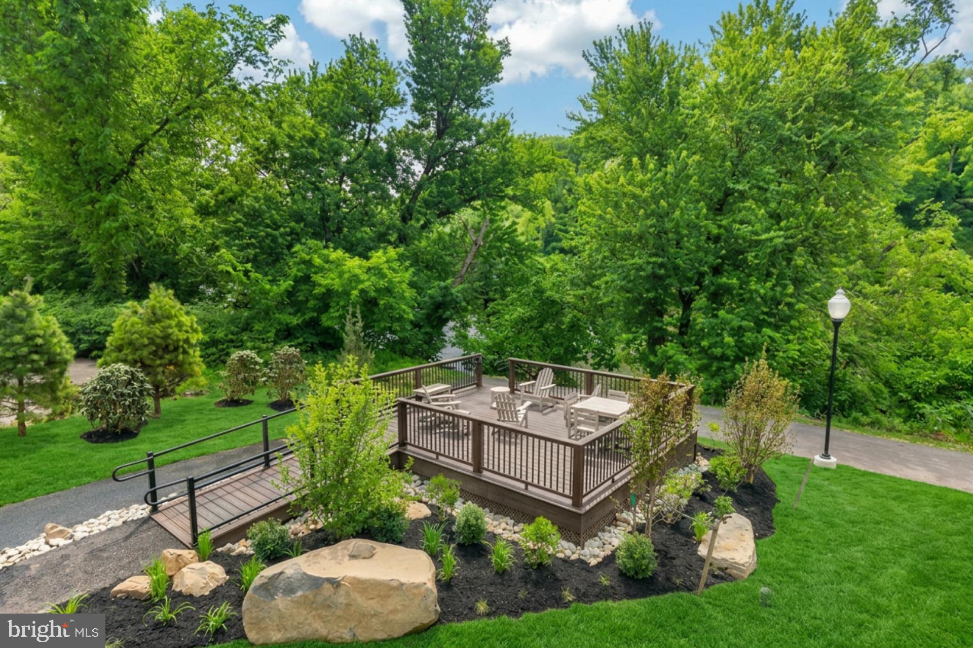 RIVER PLACE - Residential