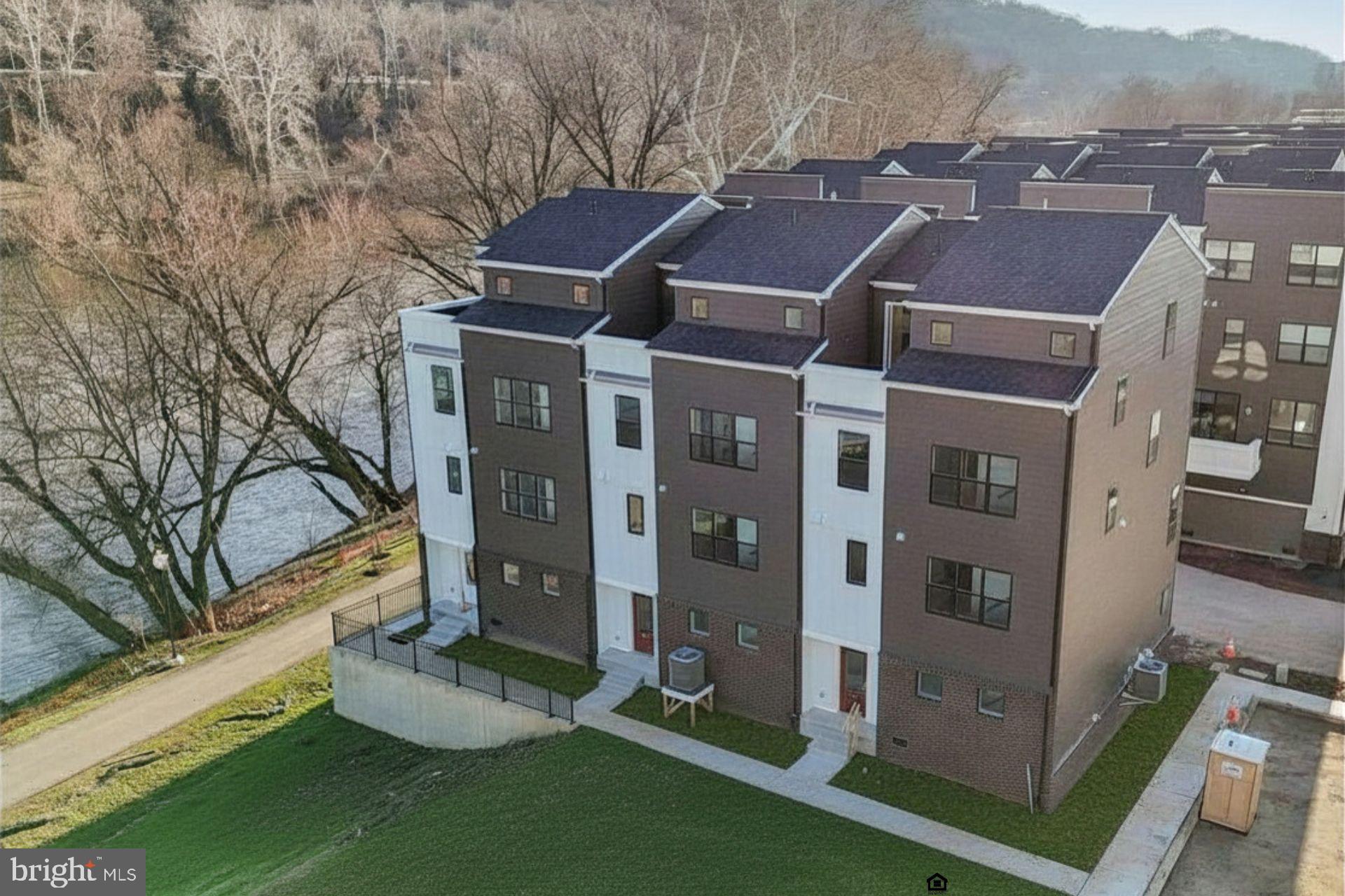 RIVER PLACE - Residential
