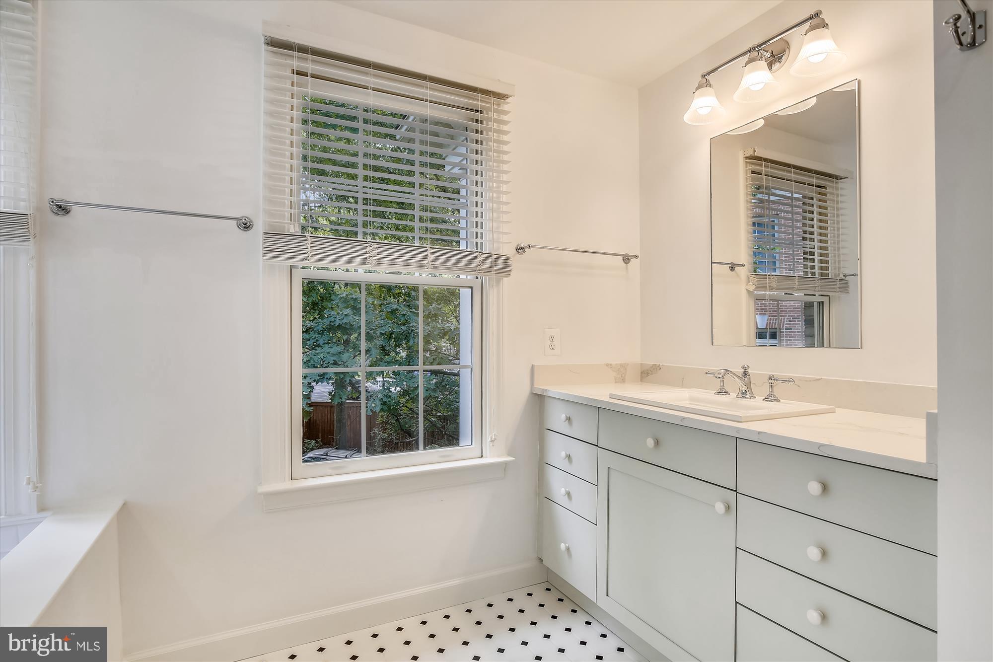 REES ESTATE - Residential Lease