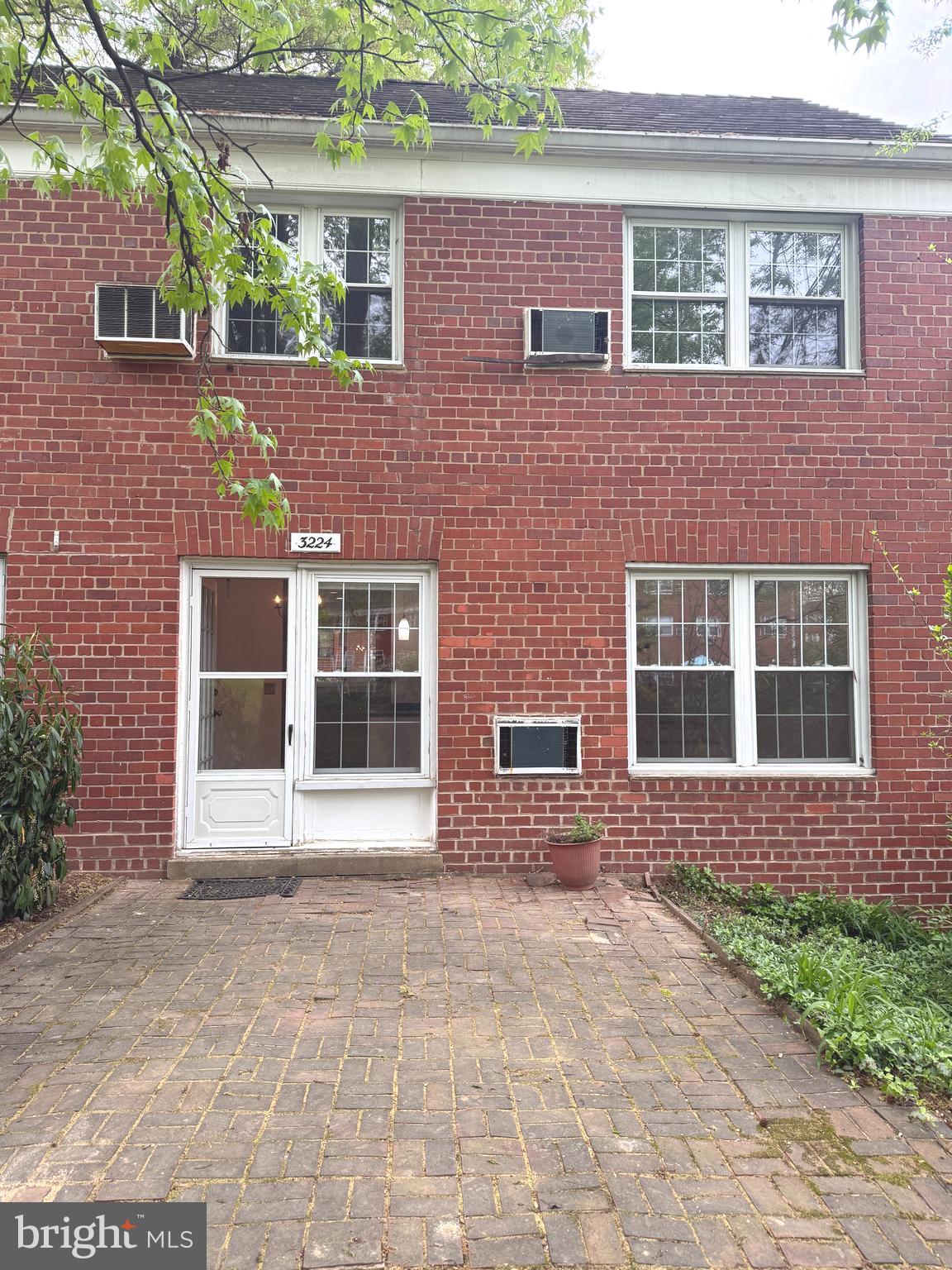 PARKFAIRFAX - Residential Lease