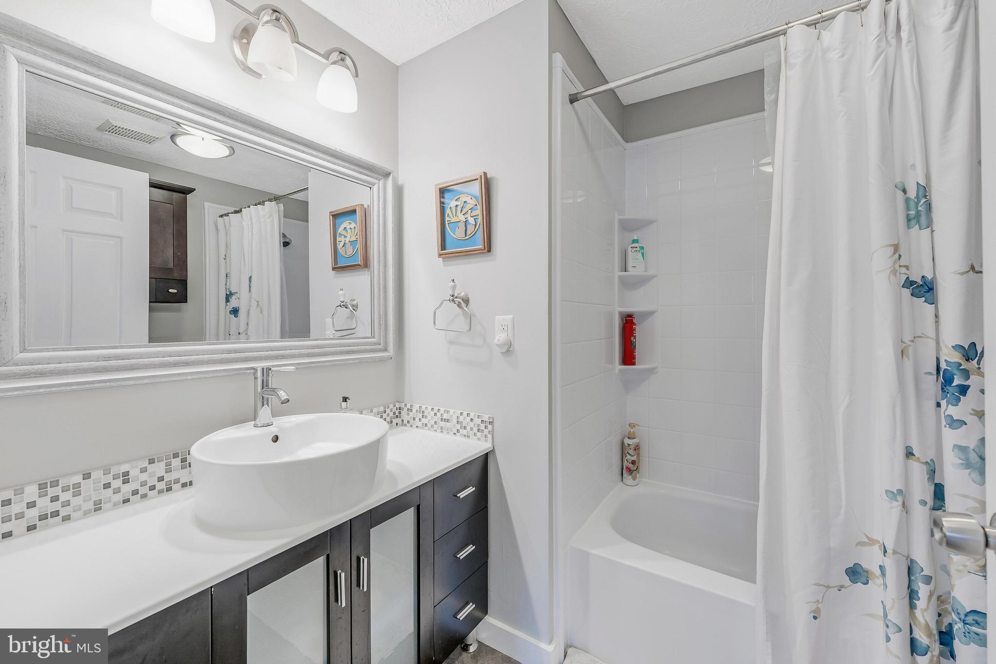 FOX MILL ESTATES - Residential Lease