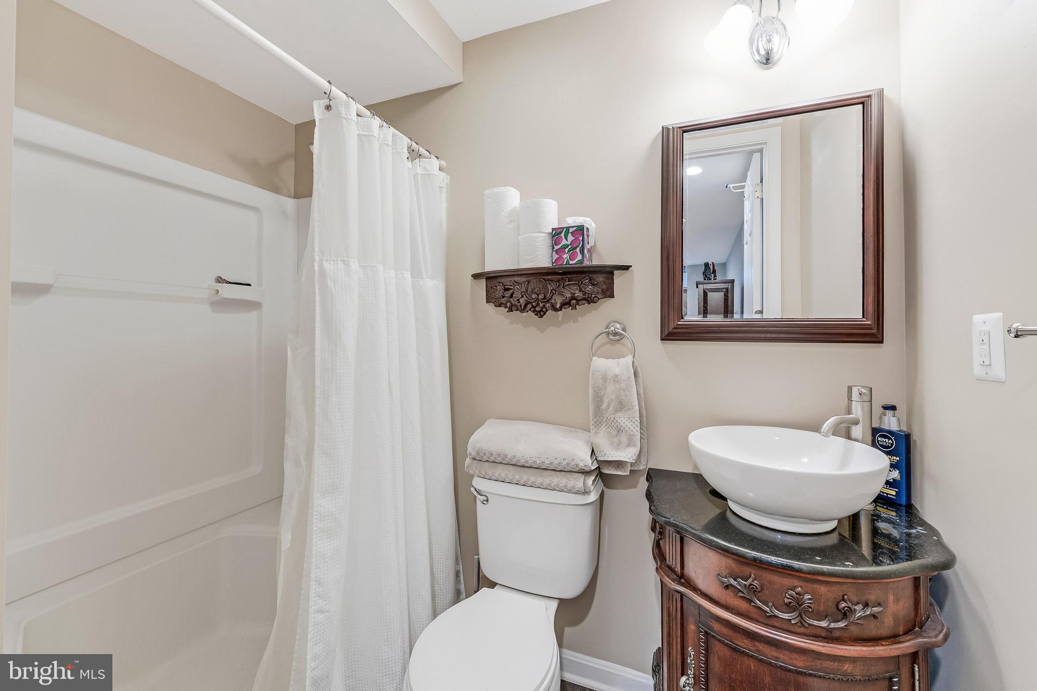 FOX MILL ESTATES - Residential Lease