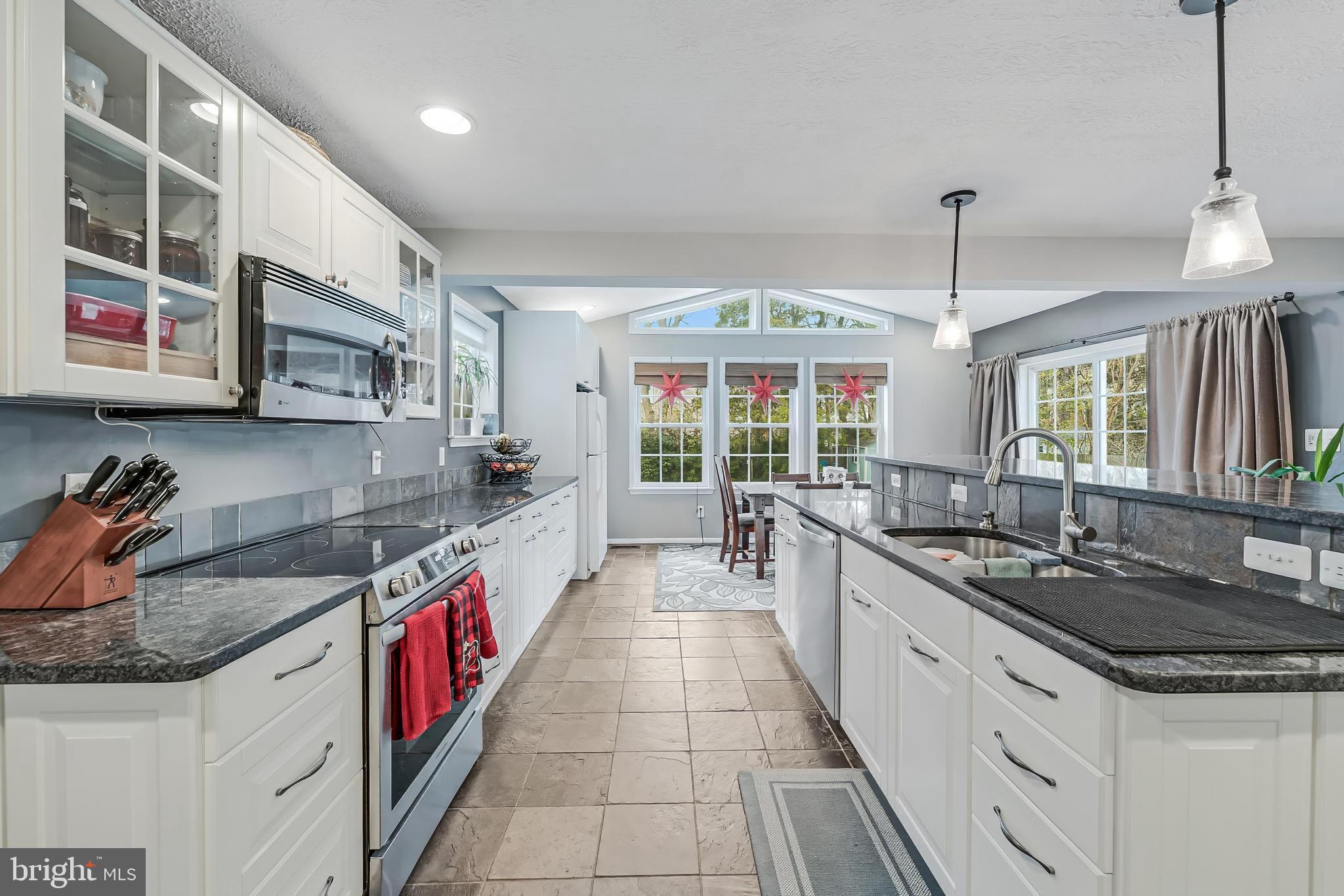 FOX MILL ESTATES - Residential Lease