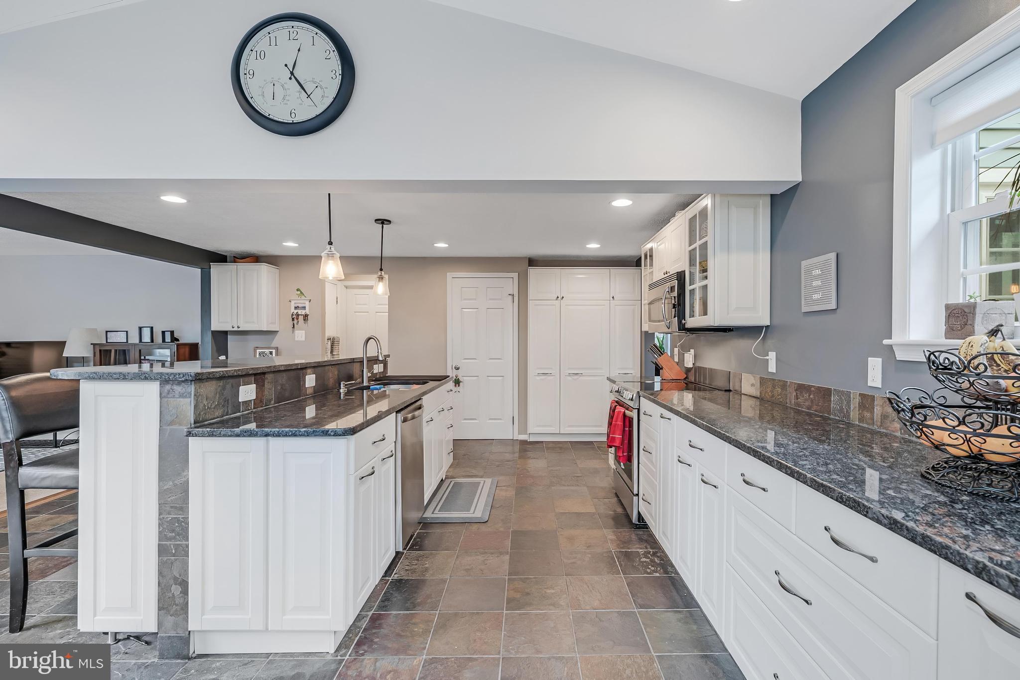 FOX MILL ESTATES - Residential Lease