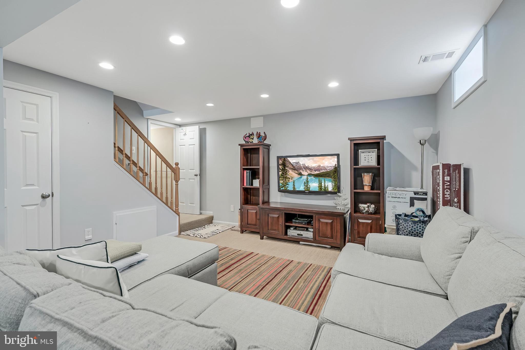 FOX MILL ESTATES - Residential Lease