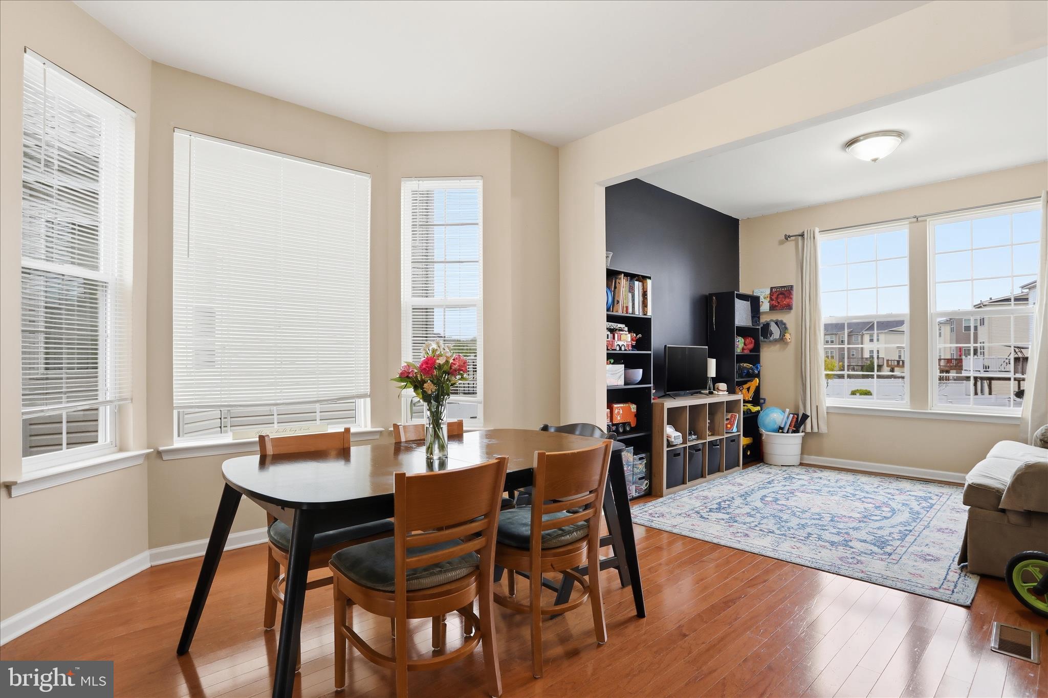 COLLEGIATE ACRES - Residential