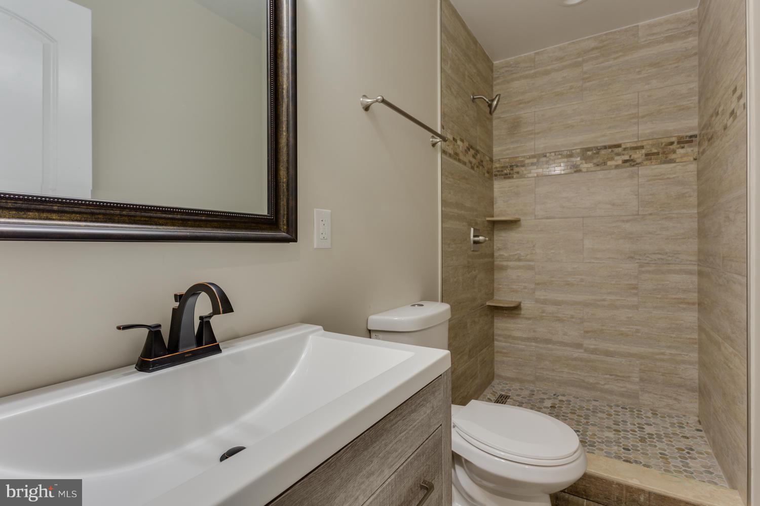 MT RAINIER- ROGERS 1ST A - Residential