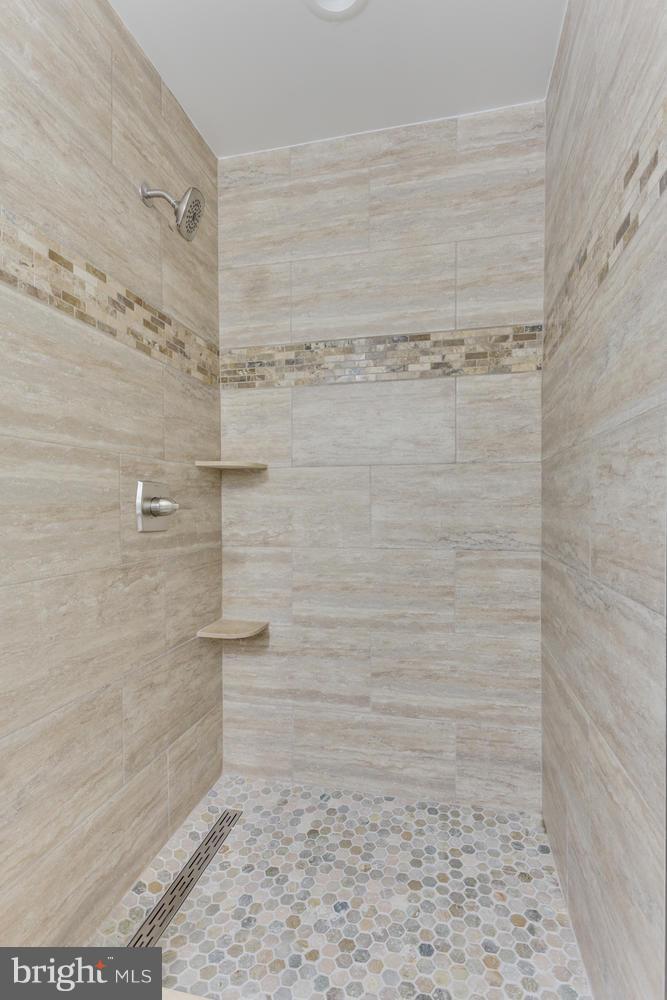 MT RAINIER- ROGERS 1ST A - Residential