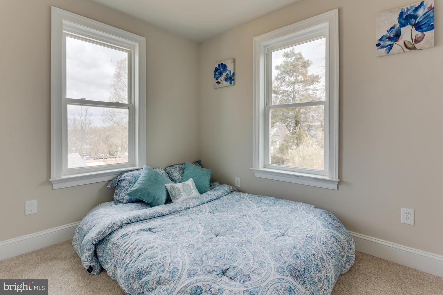 MT RAINIER- ROGERS 1ST A - Residential