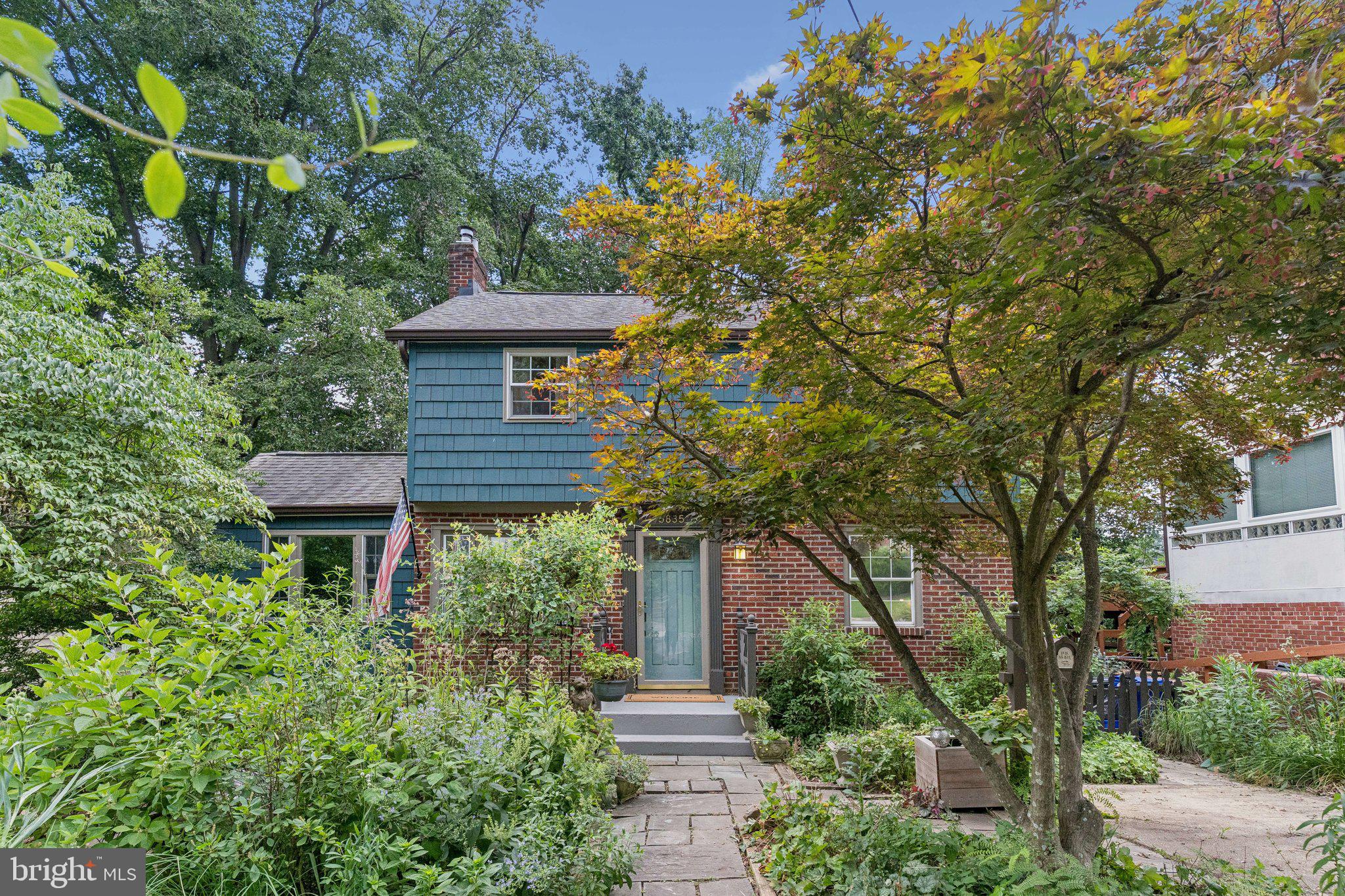 5835 DEWEY STREET