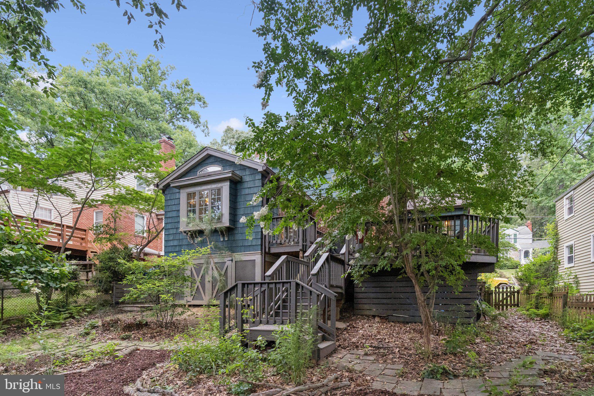 5835 DEWEY STREET