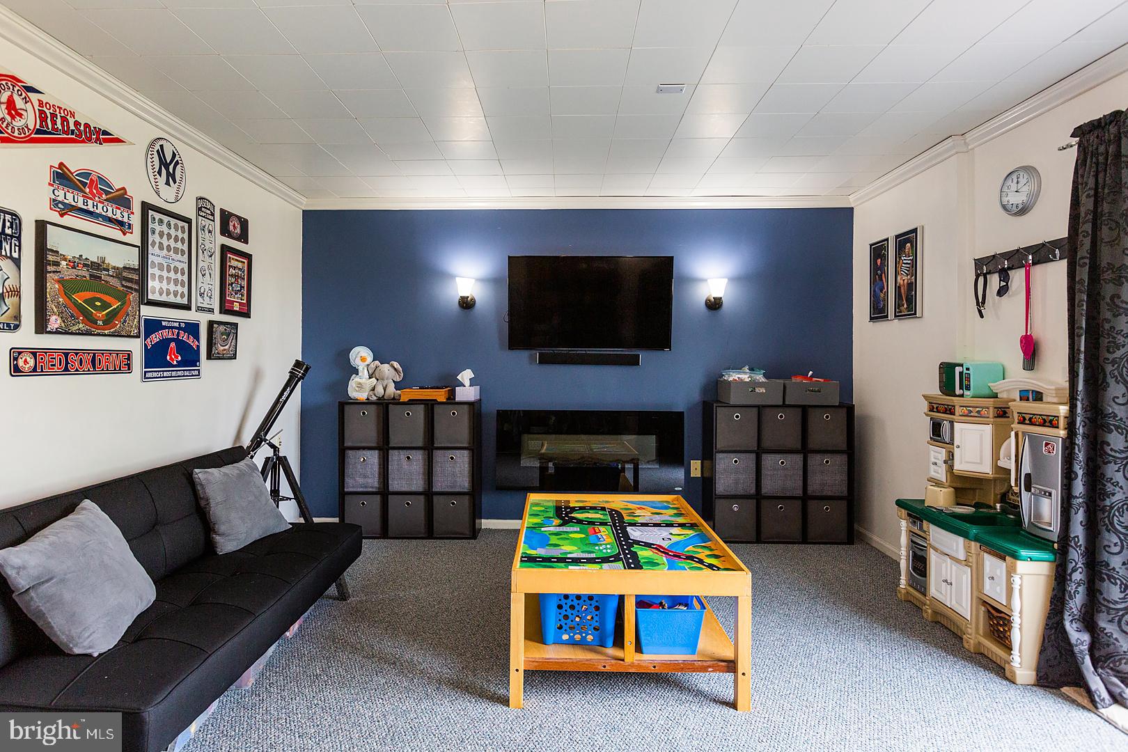 LONGWOOD SQUARE - Residential