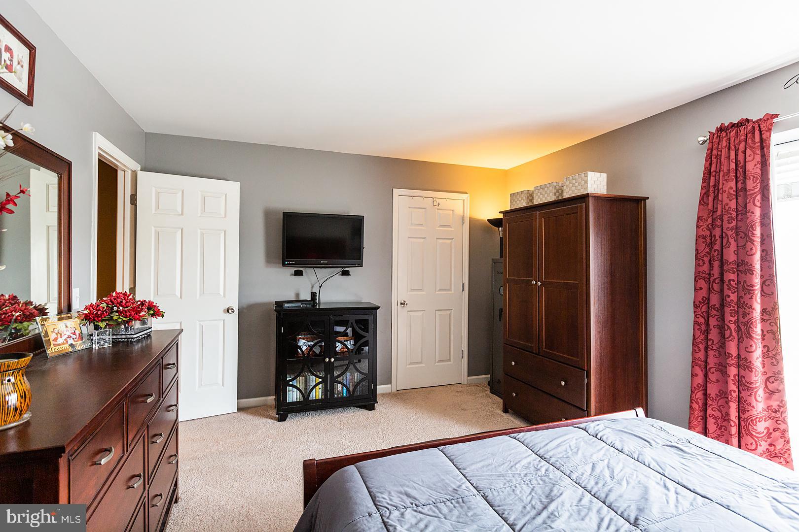 LONGWOOD SQUARE - Residential