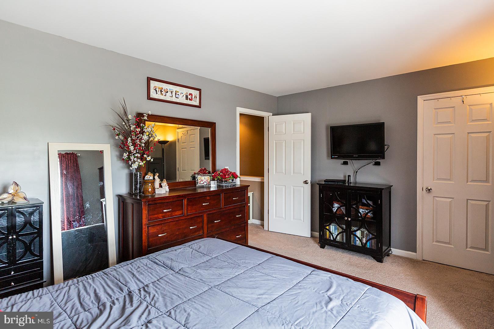 LONGWOOD SQUARE - Residential