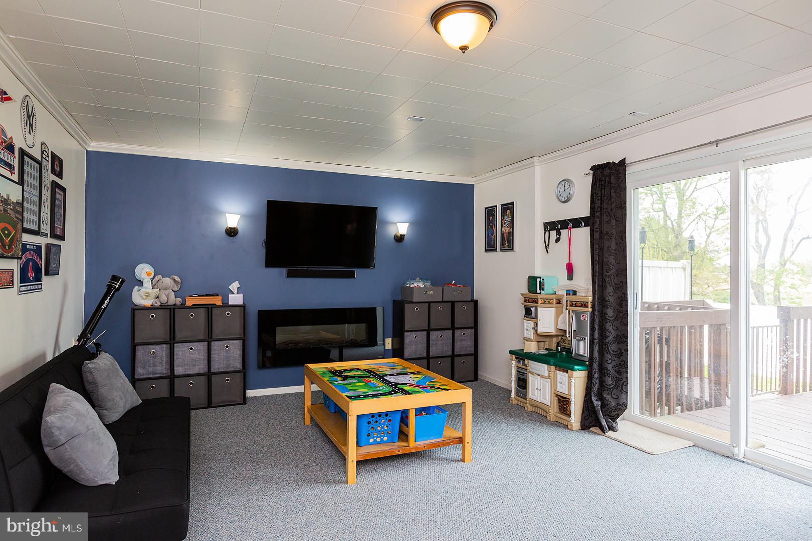 LONGWOOD SQUARE - Residential