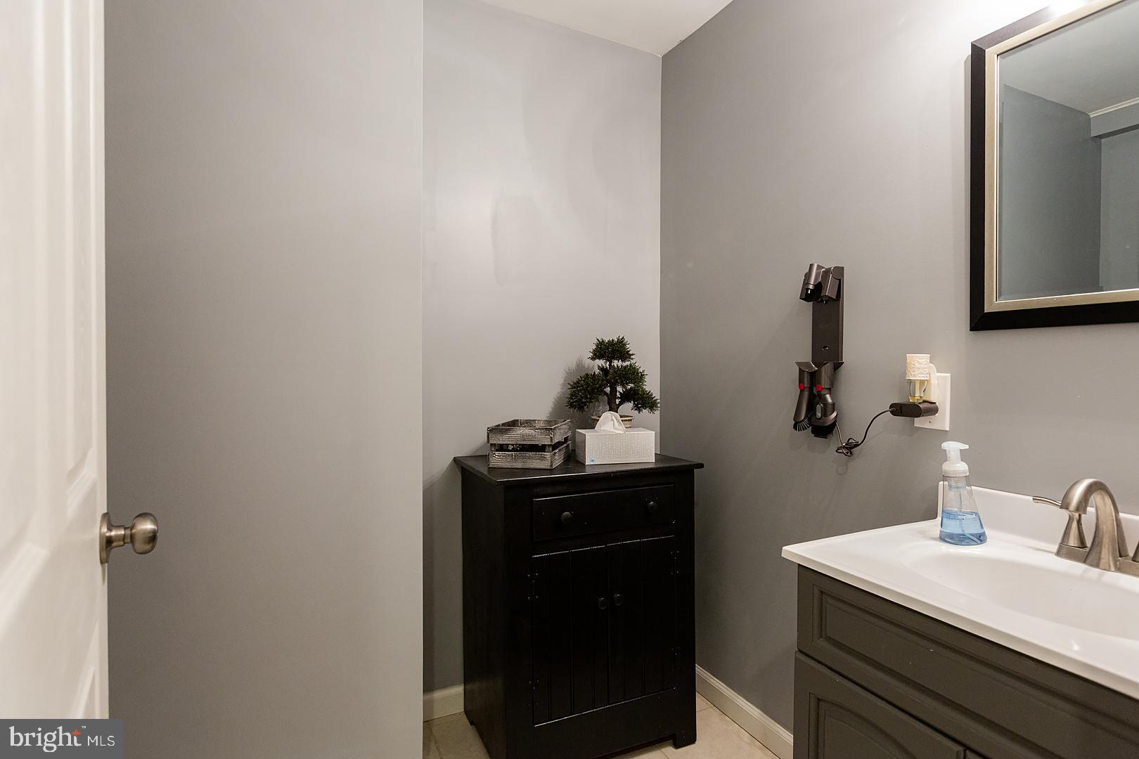 LONGWOOD SQUARE - Residential