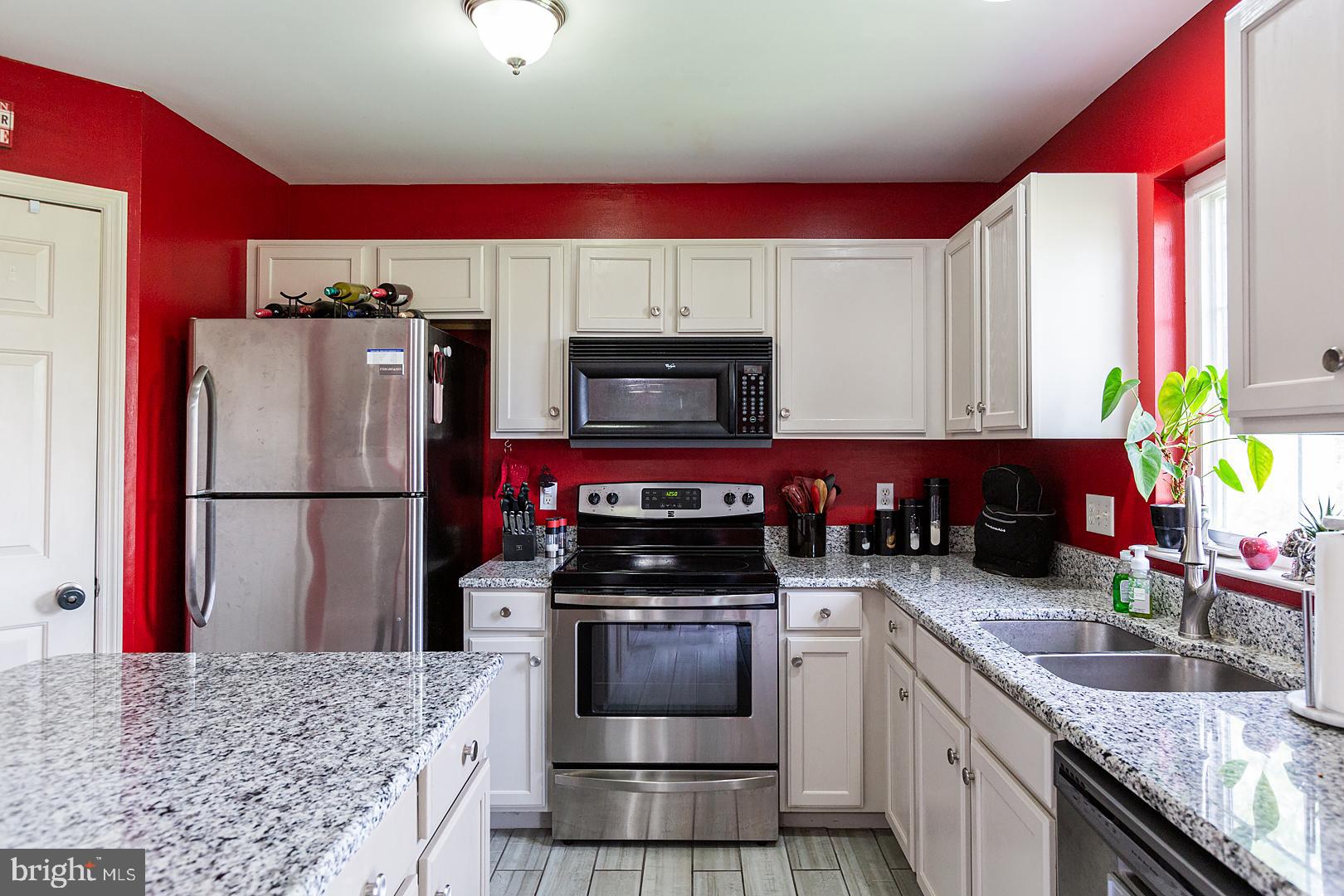 LONGWOOD SQUARE - Residential