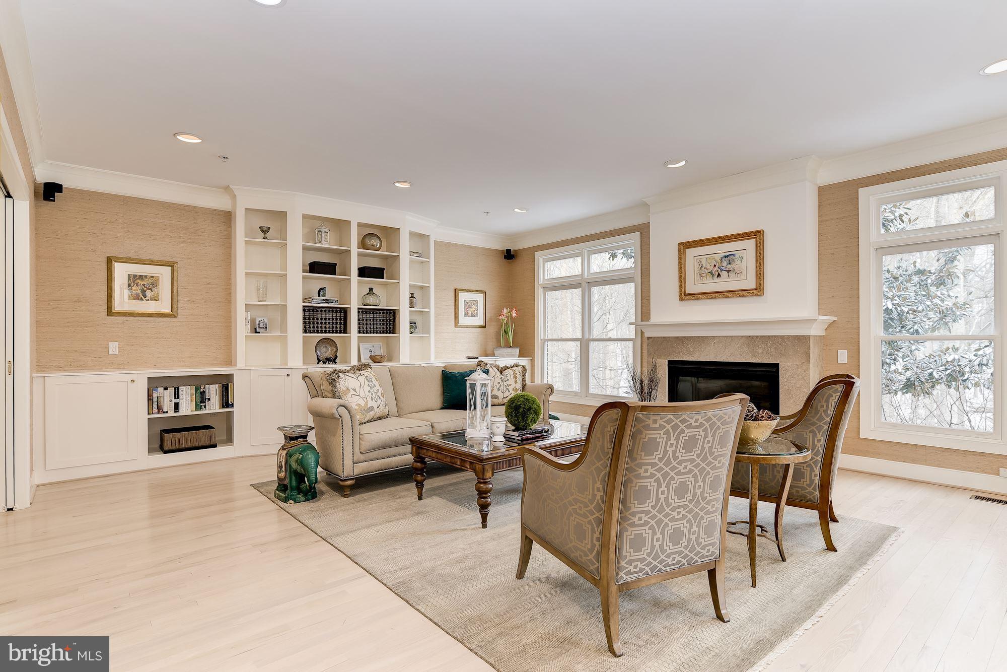 RIVER FALLS - Residential