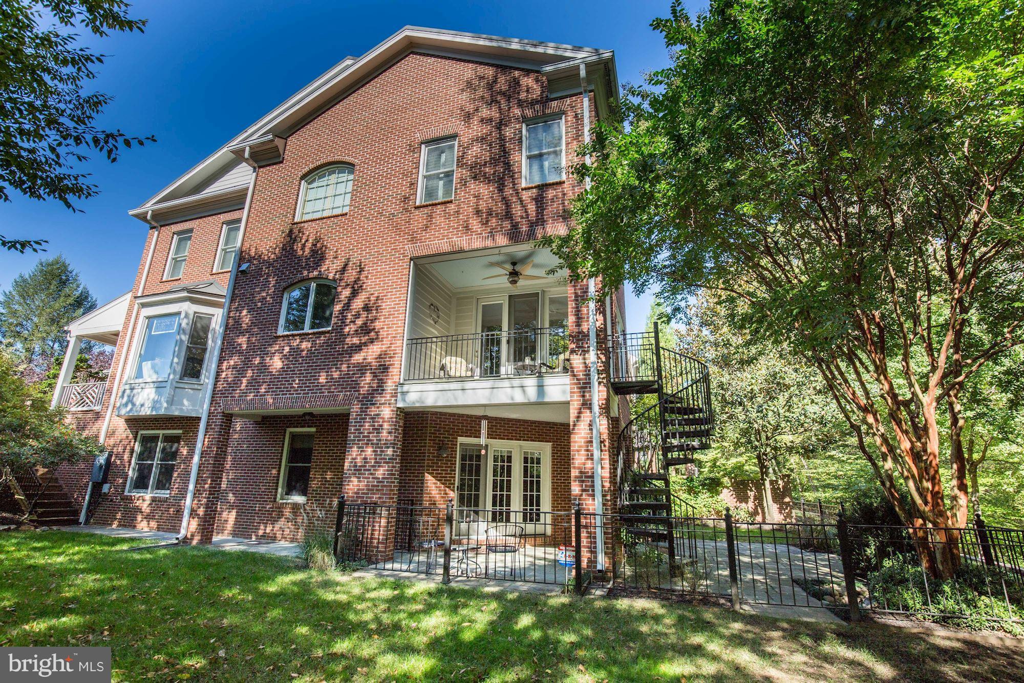 RIVER FALLS - Residential