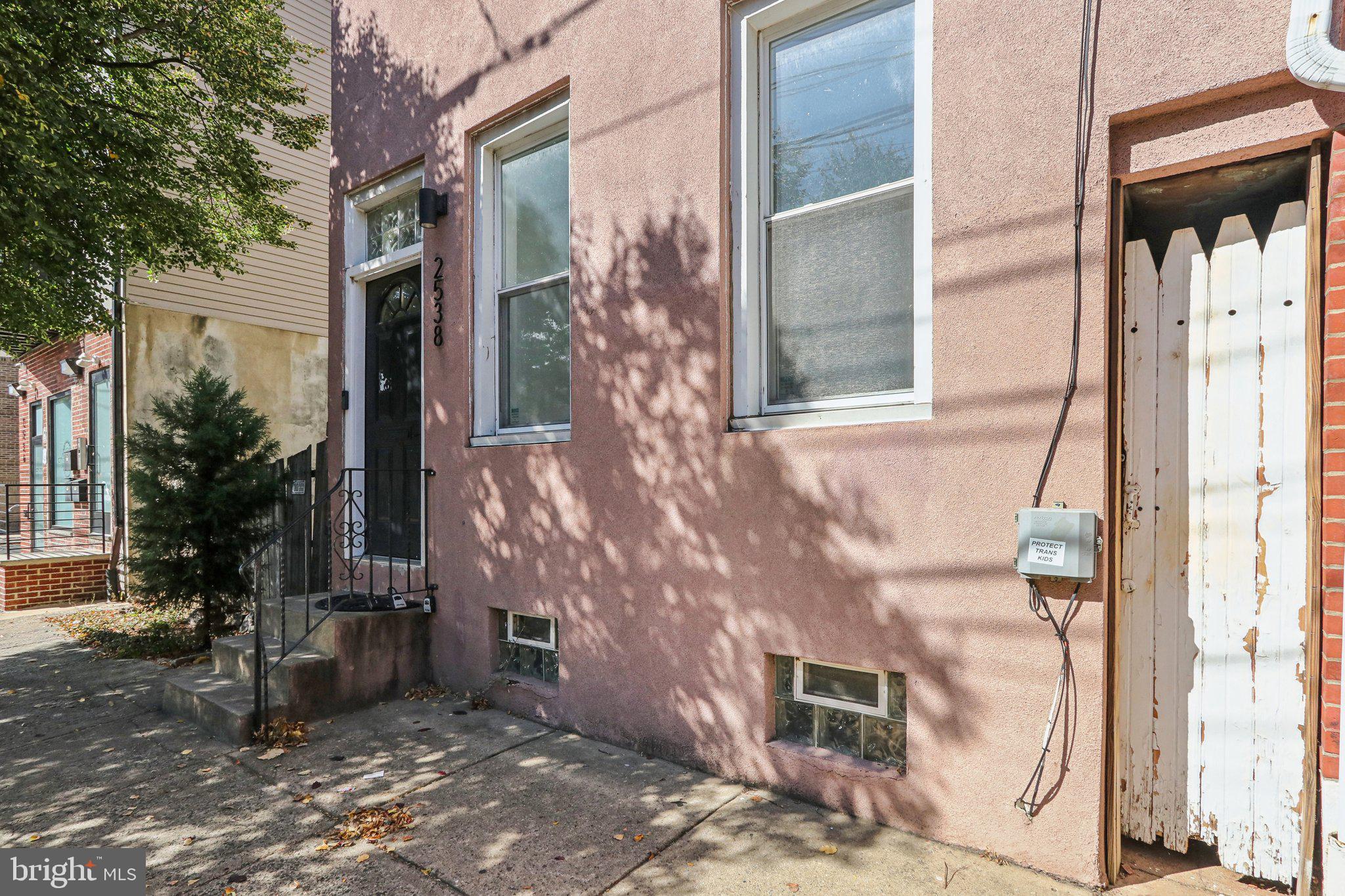 2538 EMERALD STREET