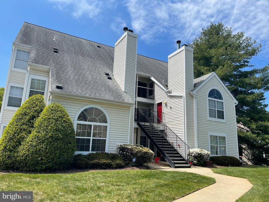 Welcome to this stunning sun filled GEM of a condo in highly sought after neighborhood of The Vistas 2 of Laurel.  This meticulously maintained 1,324 sqft. condo boast of 2 bedrooms, 2 bathrooms, 2 balconies ...1 off of kitchen and 1 off  of the master bedroom,  loft which can be used as an office, family room, studio, or 3rd bedroom, eat-in kitchen with granite countertop, marble wood burning fireplace, hardwood floors, freshly painted, new carpet throughout and cathedral ceilings.  This property is centrally located near schools, shopping, transportation and restaurants.  Fireplace for obienance only....not to functional.  SELLER REQUEST 650 PLUS CREDIT SCORE FOR ALL APPLICATIONS.