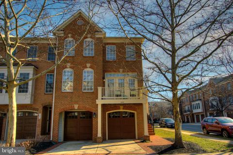160 HERNDON MILL CIRCLE HERNDON VA 20170