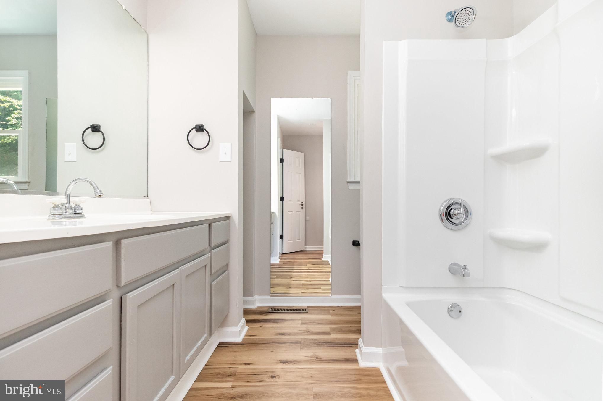 DEVONNE WOODS - Residential