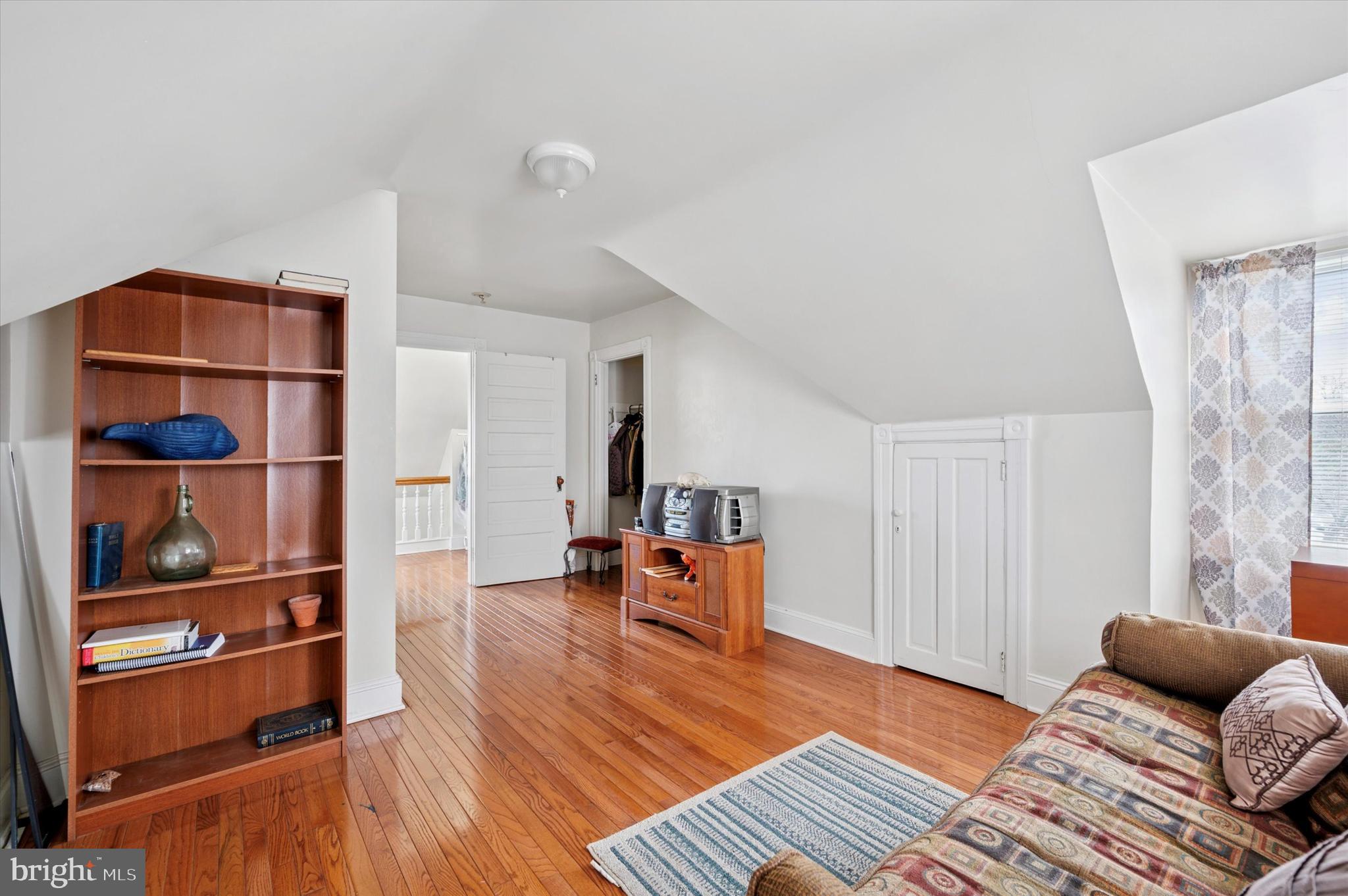 EAST OAK LANE - Residential