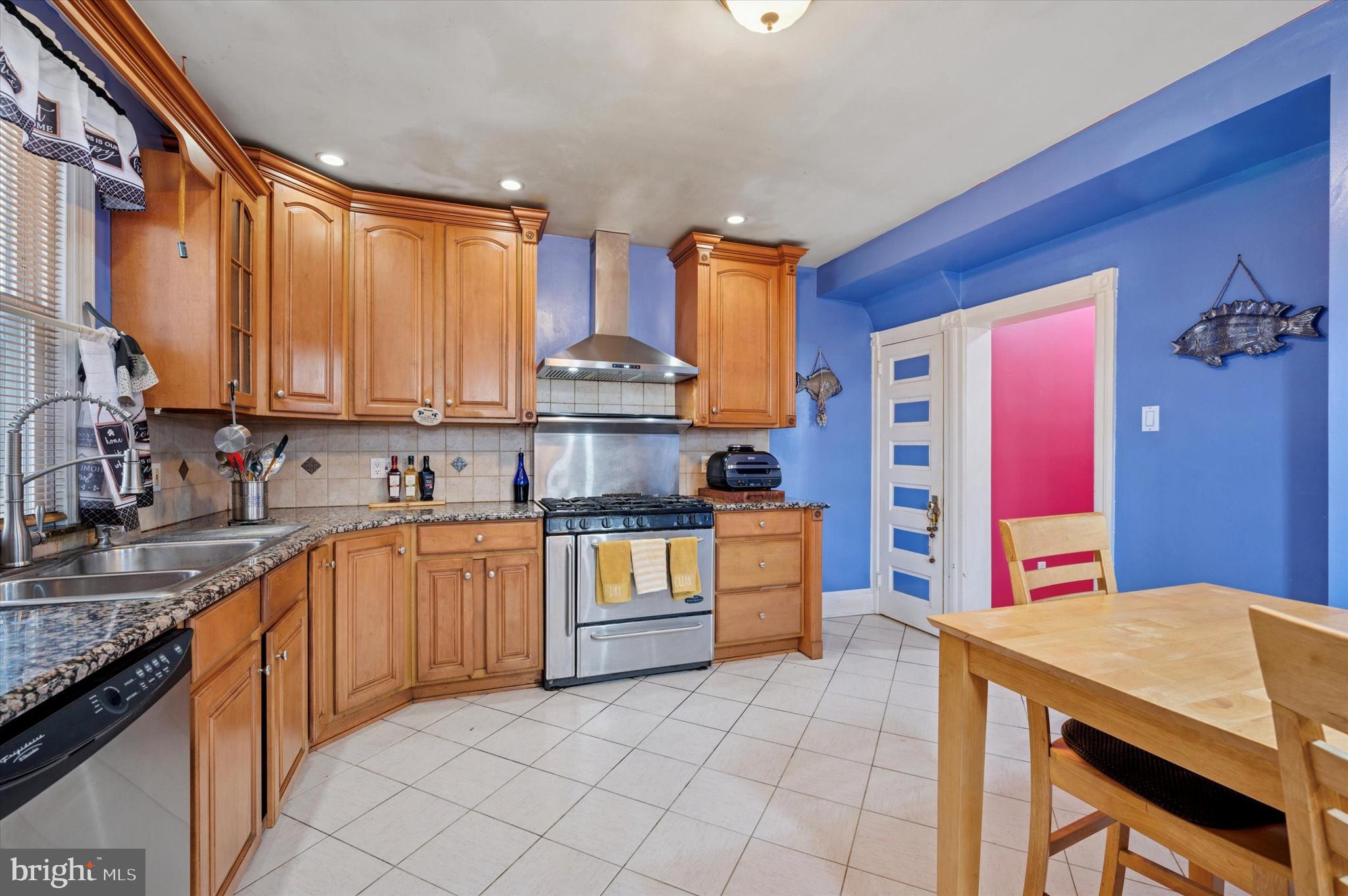 EAST OAK LANE - Residential