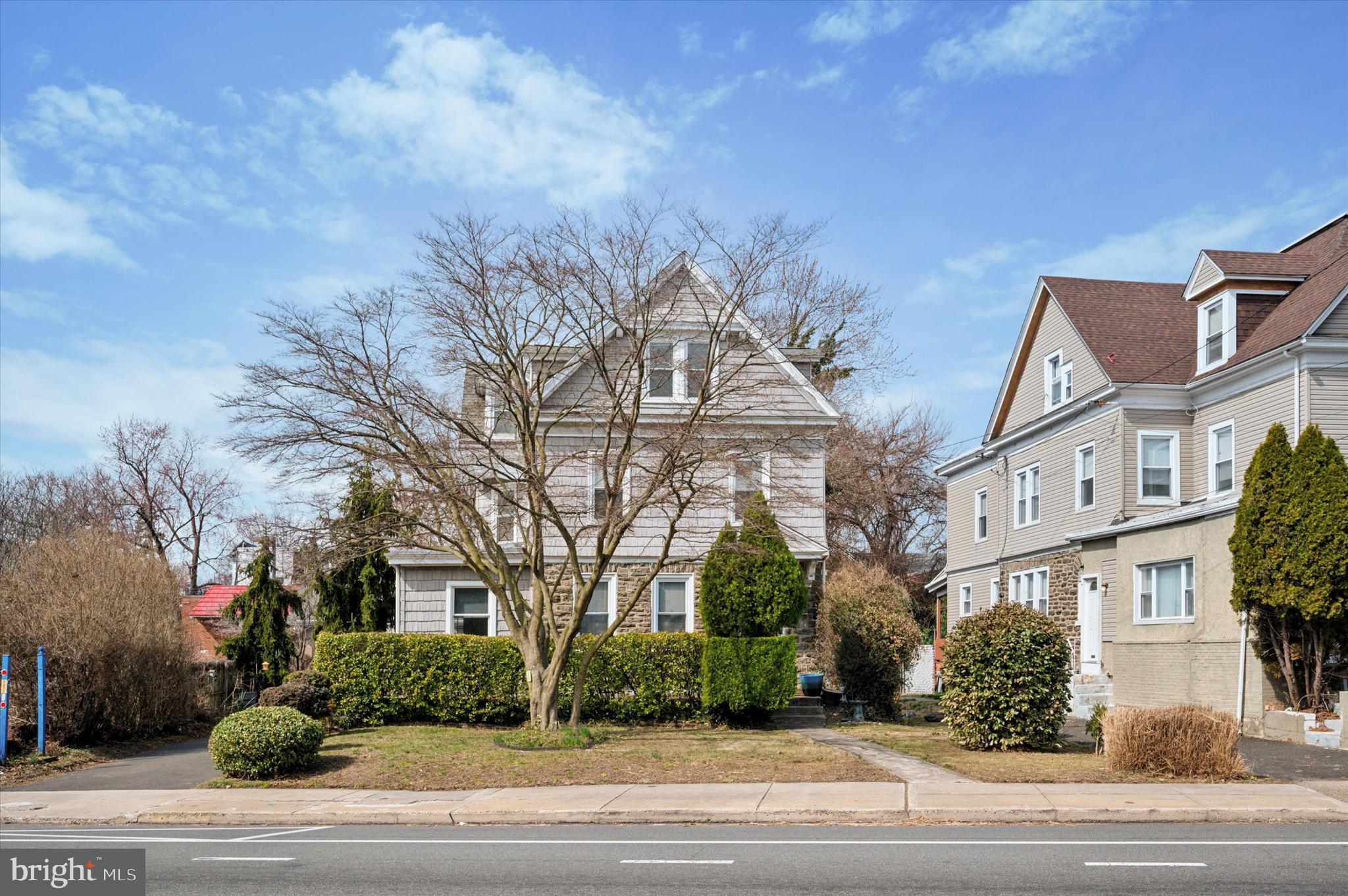 EAST OAK LANE - Residential