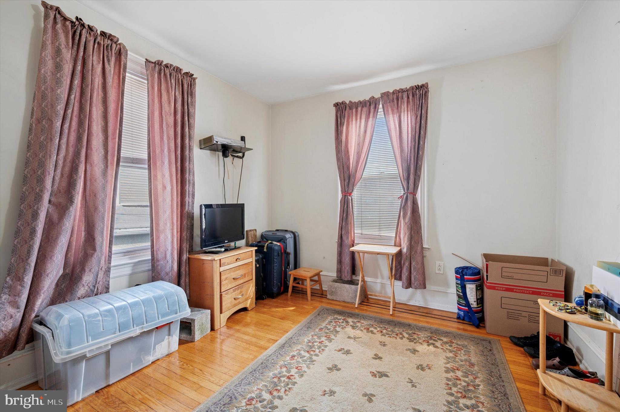 EAST OAK LANE - Residential