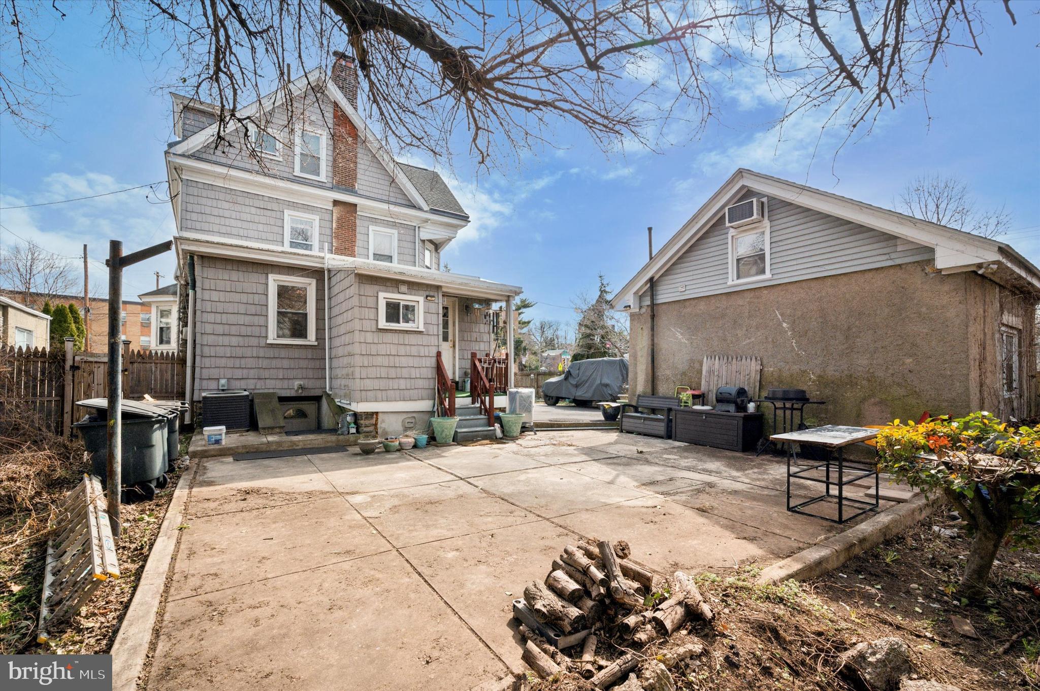 EAST OAK LANE - Residential