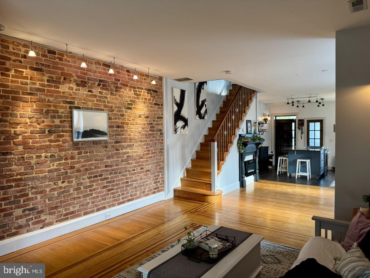 1213 W 41ST STREET