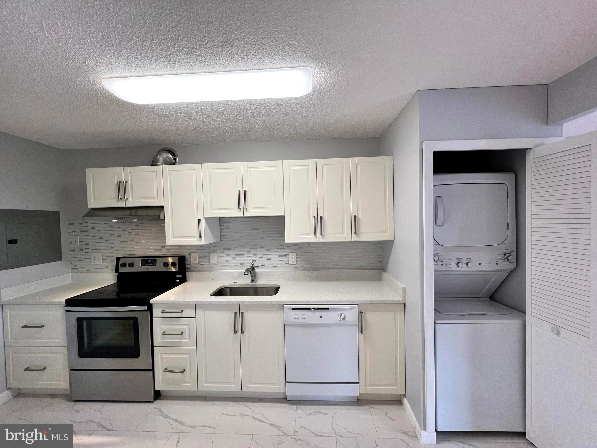 WESTLAKE PARK - Residential Lease