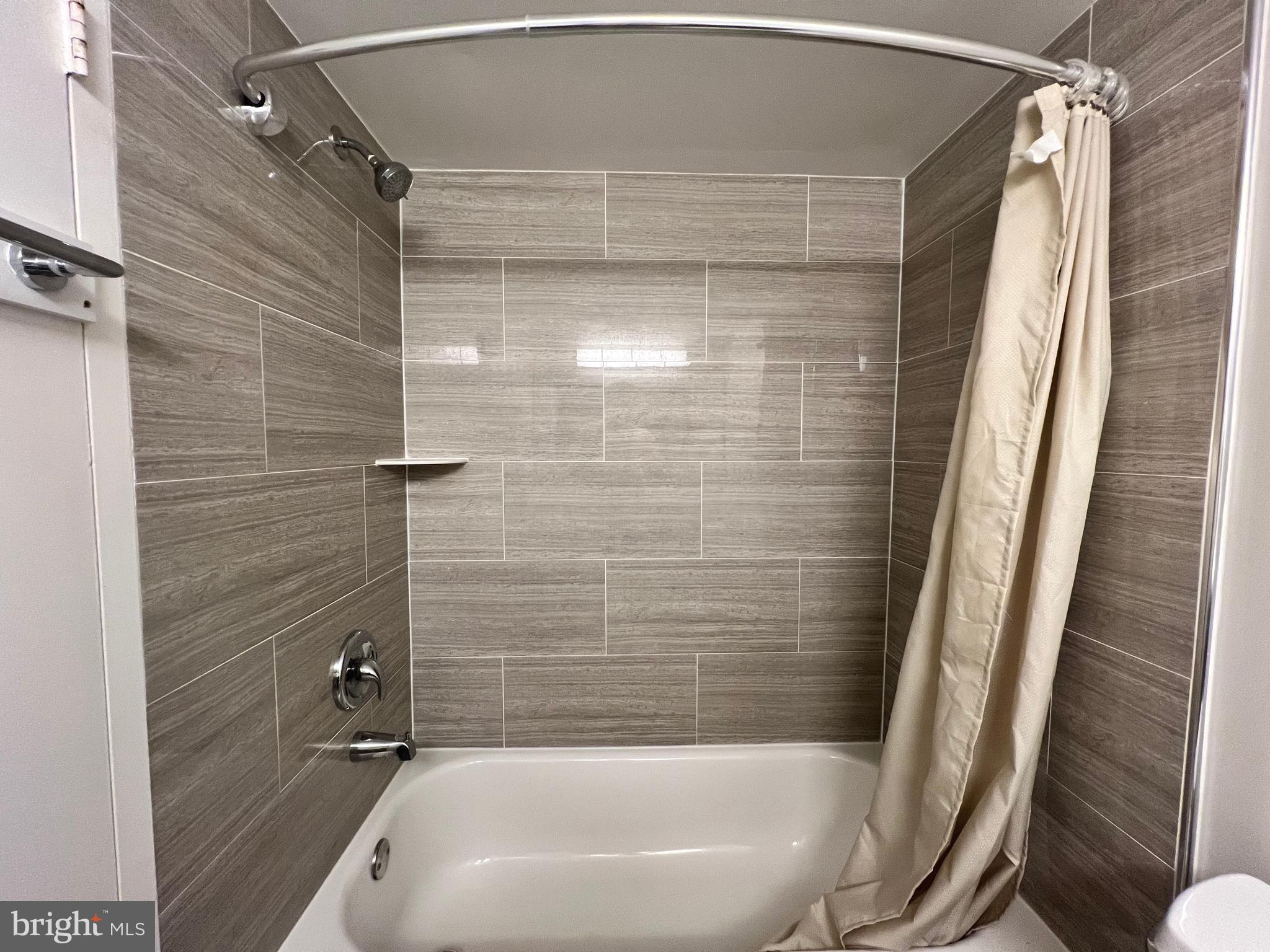 WESTLAKE PARK - Residential Lease