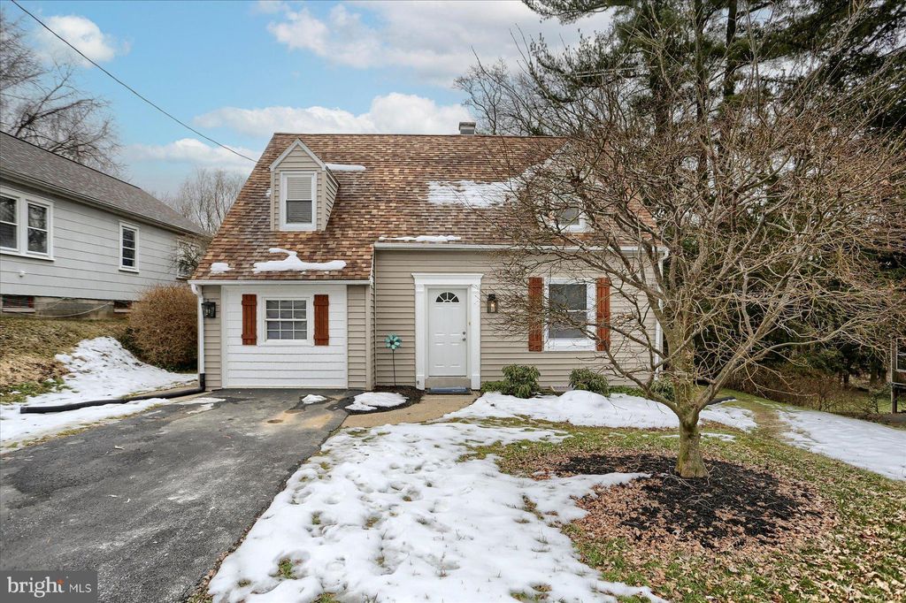 Photo of 406 Rosedale Avenue, Lancaster, PA 17603 (MLS # PALA2047250)